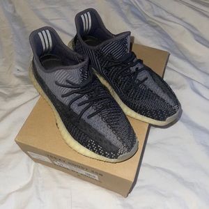 Yeezy Boost 350 V2 Carbon Size 10 US